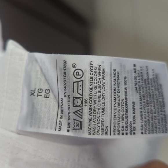 Old Navy Men's White Casual Button Down Shirt with Relaxed Fit - XL NWT - Picture 7 of 7